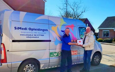Schenking AED door Simedi uit Goes