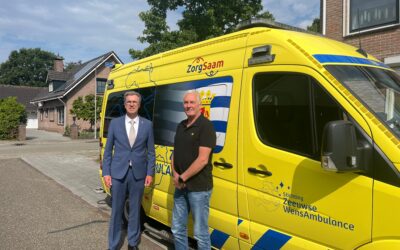 Gedeputeerde Harry van der Maas brengt bezoek aan de Zeeuwse WensAmbulance