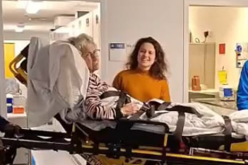 Een waardevol bezoek aan haar zoon nu het nog kon!